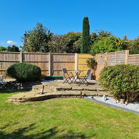 A Bright And Spacious Gem Staines-upon-Thames Εξωτερικό φωτογραφία