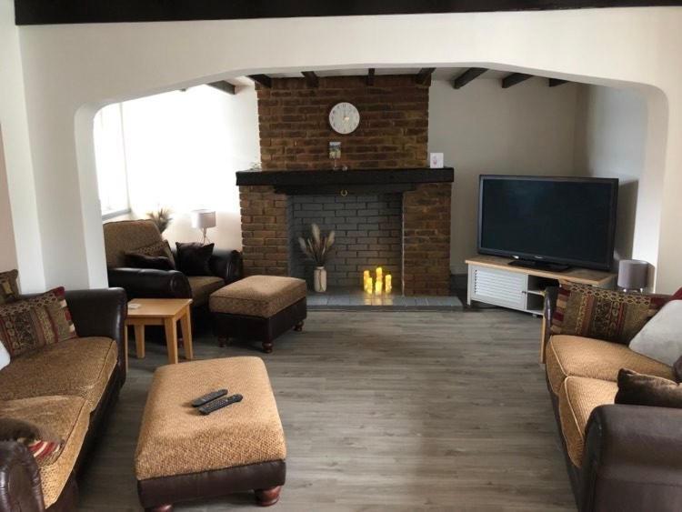 A Bright And Spacious Gem Staines-upon-Thames Εξωτερικό φωτογραφία