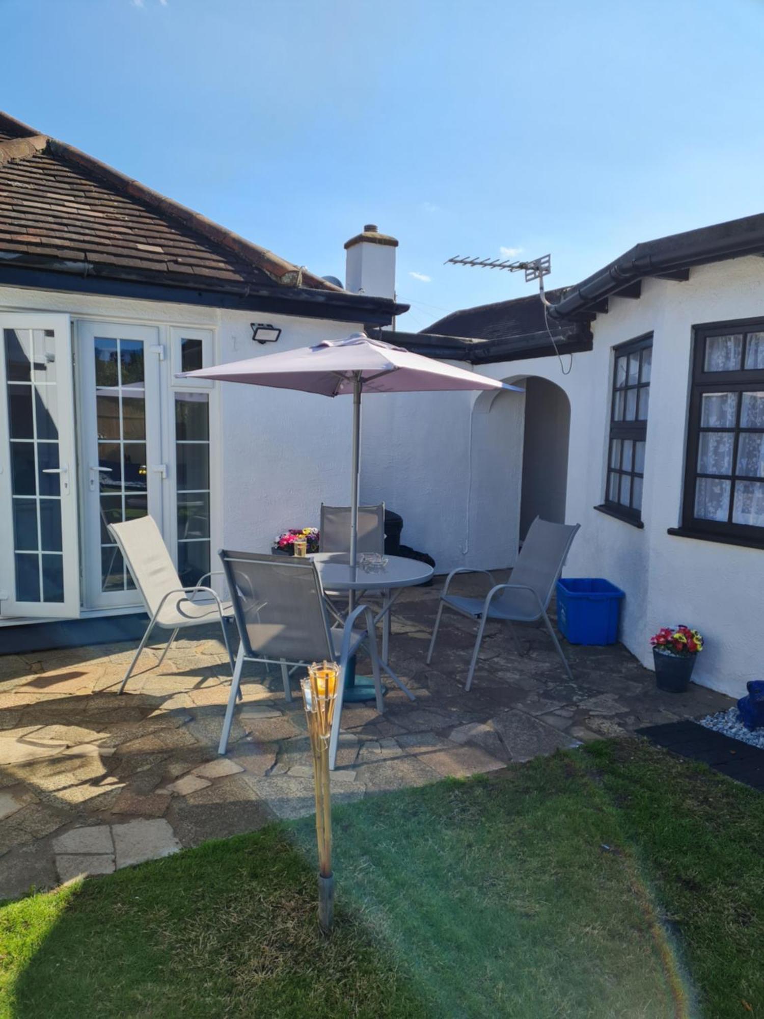 A Bright And Spacious Gem Staines-upon-Thames Εξωτερικό φωτογραφία